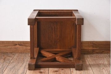 レトロ家具　昭和レトロ　ナラ材製のアンティーク角スツール(1)