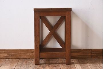 アンティーク雑貨　昭和レトロ　ナラ材製　学校のアンティーク角スツール(2)