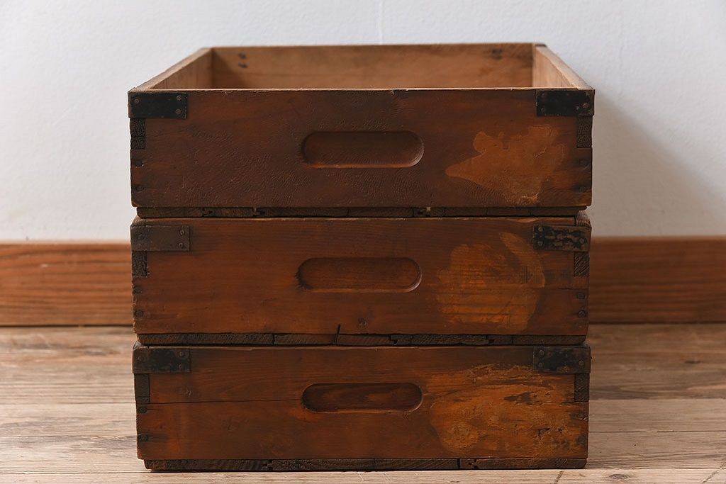 アンティーク雑貨　昭和レトロ　シンプルなデザインの木箱3個セット