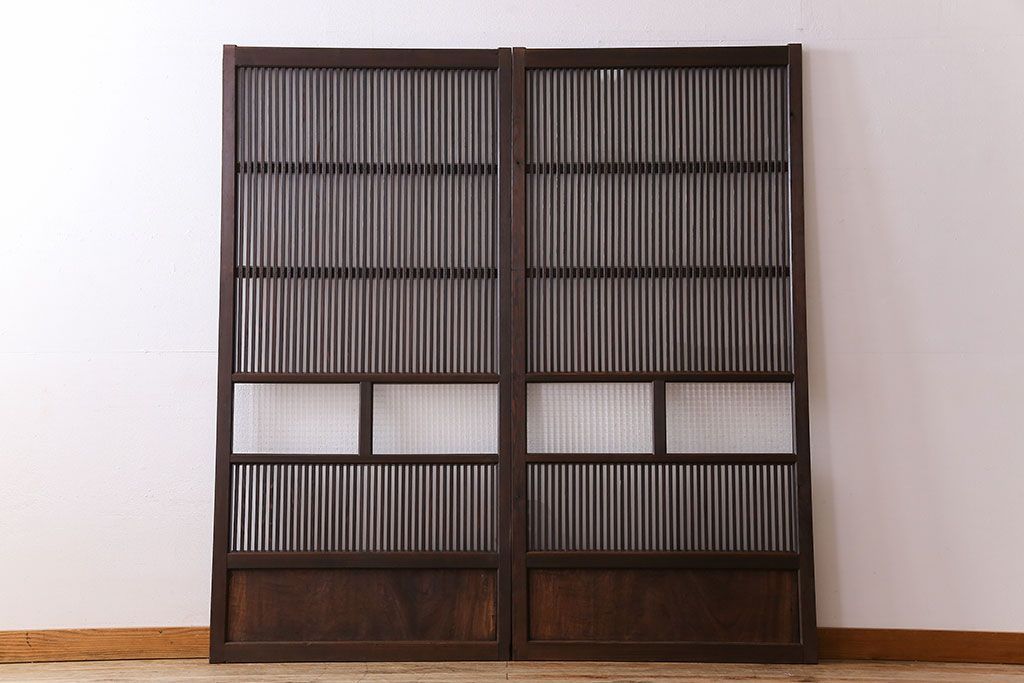 アンティーク　裏すりガラス入り　チェッカーガラス帯の格子戸2枚セット