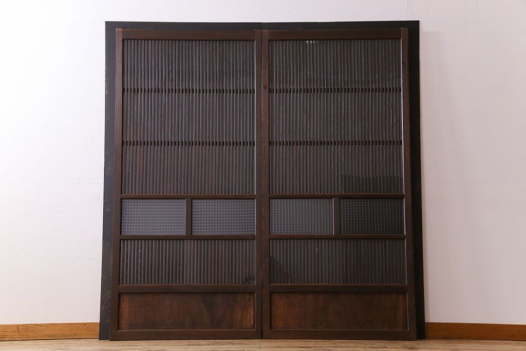 アンティーク　裏すりガラス入り　チェッカーガラス帯の格子戸2枚セット