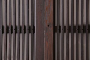 アンティーク　裏すりガラス入り　チェッカーガラス帯の格子戸2枚セット