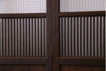 アンティーク　裏すりガラス入り　チェッカーガラス帯の格子戸2枚セット