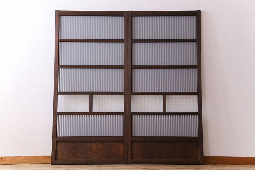 アンティーク　裏すりガラス入り　チェッカーガラス帯の格子戸2枚セット