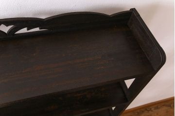 アンティーク家具　和製アンティーク　古い木製のモダンなデザインの本棚