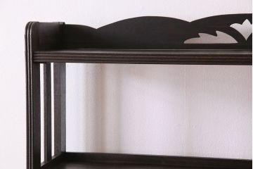 アンティーク家具　和製アンティーク　古い木製のモダンなデザインの本棚