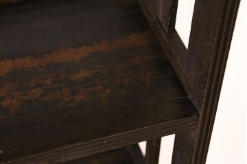 アンティーク家具　和製アンティーク　古い木製のモダンなデザインの本棚