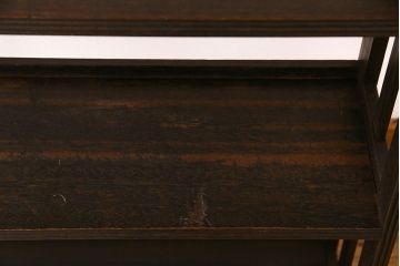 アンティーク家具　和製アンティーク　古い木製のモダンなデザインの本棚