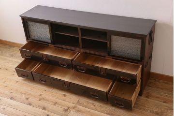 アンティーク家具　古民具・骨董　明治期　六尺　台輪付き!結霜ガラス引き戸の大川箪笥サイドボード(水屋箪笥)