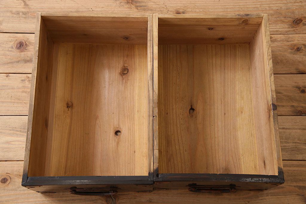 アンティーク家具　古民具・骨董　明治期　六尺　台輪付き!結霜ガラス引き戸の大川箪笥サイドボード(水屋箪笥)