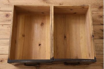 アンティーク家具　古民具・骨董　明治期　六尺　台輪付き!結霜ガラス引き戸の大川箪笥サイドボード(水屋箪笥)