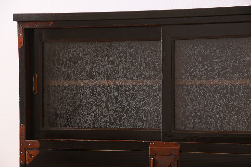 アンティーク家具　古民具・骨董　明治期　六尺　台輪付き!結霜ガラス引き戸の大川箪笥サイドボード(水屋箪笥)