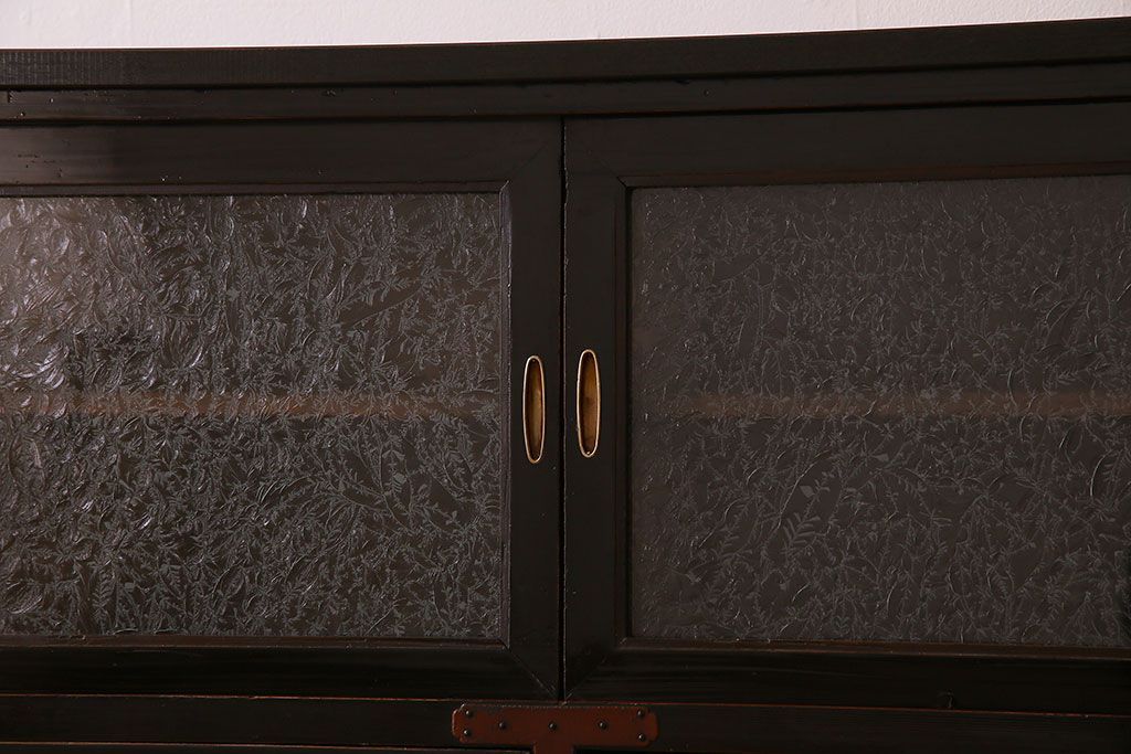 アンティーク家具　古民具・骨董　明治期　六尺　台輪付き!結霜ガラス引き戸の大川箪笥サイドボード(水屋箪笥)