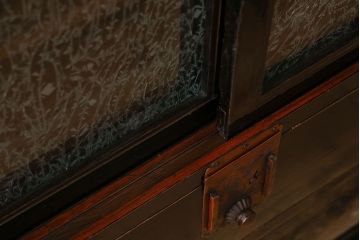 アンティーク家具　古民具・骨董　明治期　六尺　台輪付き!結霜ガラス引き戸の大川箪笥サイドボード(水屋箪笥)