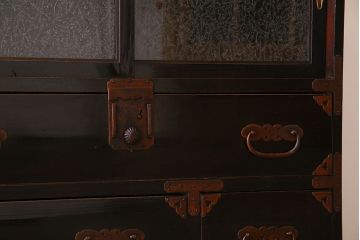 アンティーク家具　古民具・骨董　明治期　六尺　台輪付き!結霜ガラス引き戸の大川箪笥サイドボード(水屋箪笥)