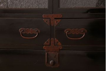 アンティーク家具　古民具・骨董　明治期　六尺　台輪付き!結霜ガラス引き戸の大川箪笥サイドボード(水屋箪笥)