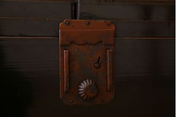 アンティーク家具　古民具・骨董　明治期　六尺　台輪付き!結霜ガラス引き戸の大川箪笥サイドボード(水屋箪笥)