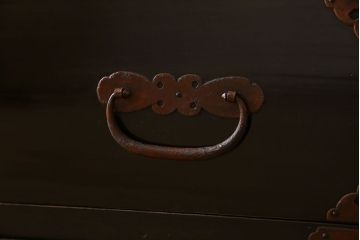 アンティーク家具　古民具・骨董　明治期　六尺　台輪付き!結霜ガラス引き戸の大川箪笥サイドボード(水屋箪笥)