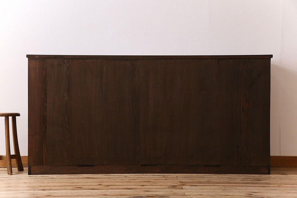 アンティーク家具　古民具・骨董　明治期　六尺　台輪付き!結霜ガラス引き戸の大川箪笥サイドボード(水屋箪笥)