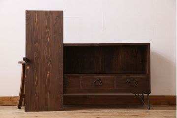 アンティーク家具　和製アンティーク　結霜ガラス入り!和モダンな鉄脚付きタンスローボード(箪笥)