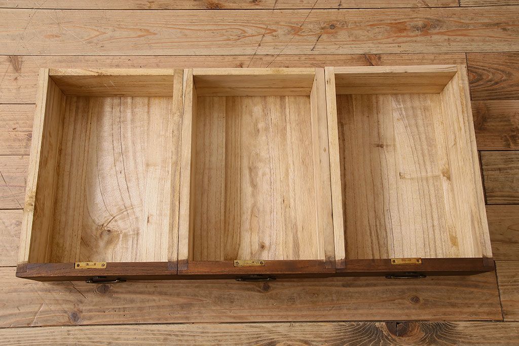 アンティーク家具　和製アンティーク　結霜ガラス入り!和モダンな鉄脚付きタンスローボード(箪笥)