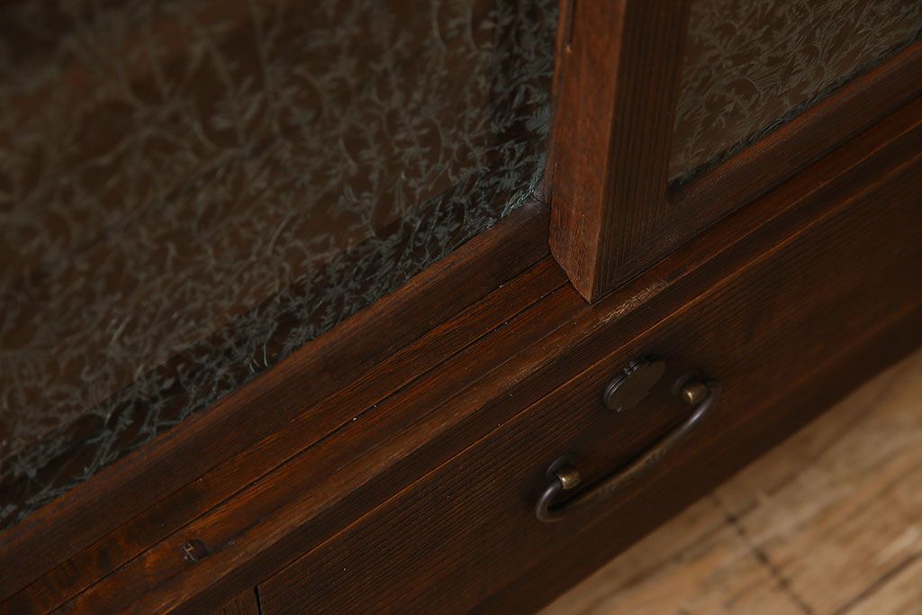 アンティーク家具　和製アンティーク　結霜ガラス入り!和モダンな鉄脚付きタンスローボード(箪笥)