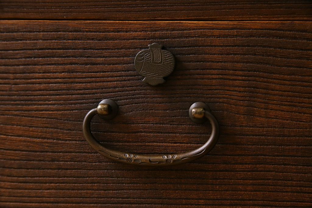 アンティーク家具　和製アンティーク　結霜ガラス入り!和モダンな鉄脚付きタンスローボード(箪笥)