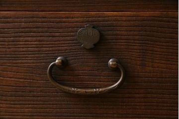 アンティーク家具　和製アンティーク　結霜ガラス入り!和モダンな鉄脚付きタンスローボード(箪笥)