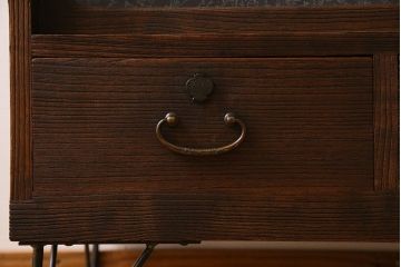 アンティーク家具　和製アンティーク　結霜ガラス入り!和モダンな鉄脚付きタンスローボード(箪笥)