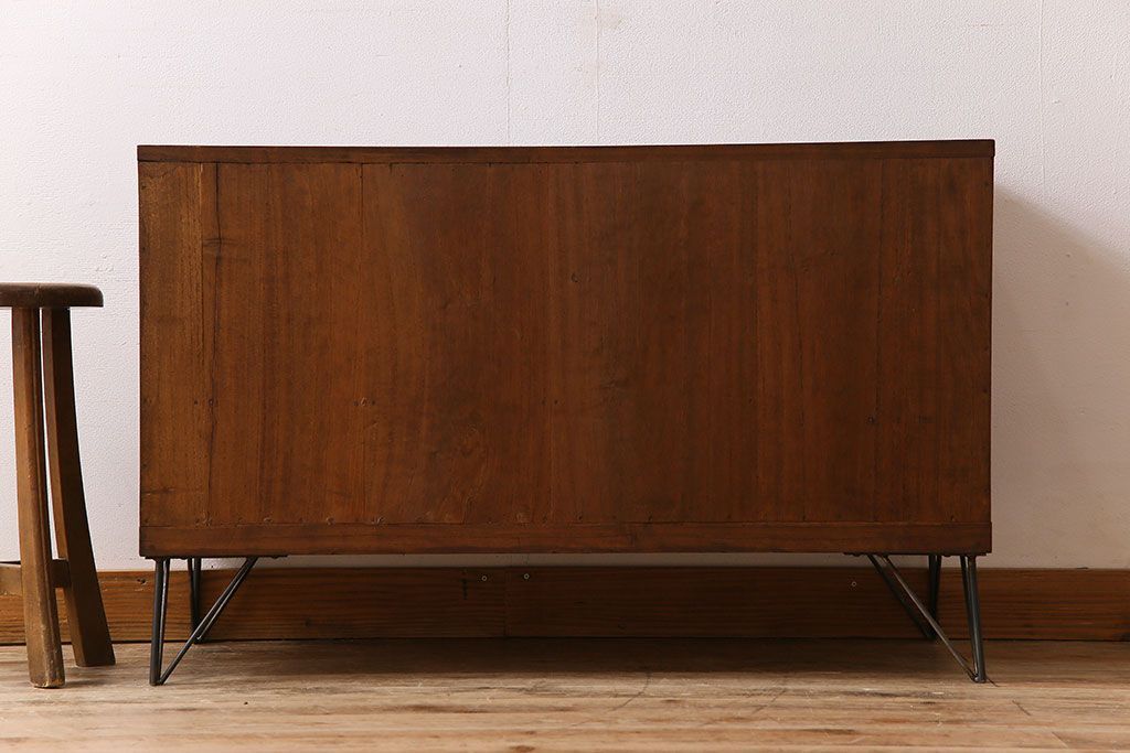 アンティーク家具　和製アンティーク　結霜ガラス入り!和モダンな鉄脚付きタンスローボード(箪笥)