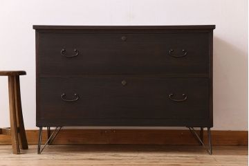 アンティーク家具　檜天板!鉄脚付　シックな味わいのアンティーク箪笥ローボード