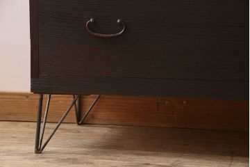 アンティーク家具　檜天板!鉄脚付　シックな味わいのアンティーク箪笥ローボード