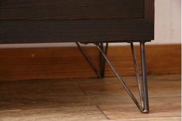 アンティーク家具　檜天板!鉄脚付　シックな味わいのアンティーク箪笥ローボード