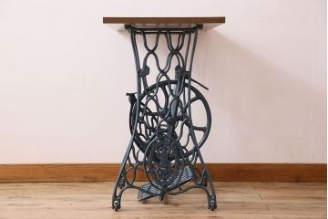 レトロ家具　アンティーク　ネイビーペイントレッグ　レトロなシンガー社製ミシンテーブル(シンガーミシン、ミシン台)(1)