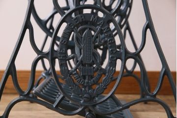 レトロ家具　アンティーク　ネイビーペイントレッグ　レトロなシンガー社製ミシンテーブル(シンガーミシン、ミシン台)(1)