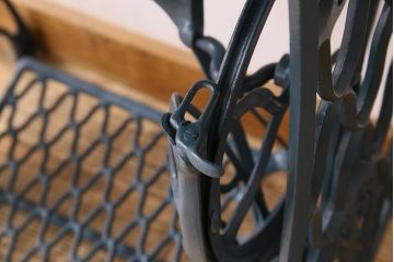 レトロ家具　アンティーク　ネイビーペイントレッグ　レトロなシンガー社製ミシンテーブル(シンガーミシン、ミシン台)(1)
