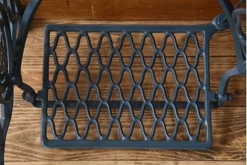 レトロ家具　アンティーク　ネイビーペイントレッグ　レトロなシンガー社製ミシンテーブル(シンガーミシン、ミシン台)(1)