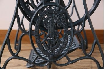 レトロ家具　アンティーク　ネイビーペイントレッグ　レトロなシンガー社製ミシンテーブル(シンガーミシン、ミシン台)(1)