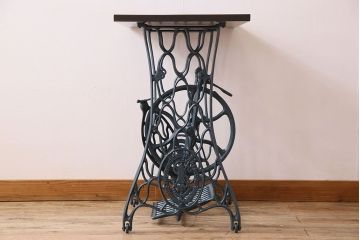 レトロ家具　アンティーク　ネイビーペイントレッグ　レトロなシンガー社製ミシンテーブル(シンガーミシン、ミシン台)(2)