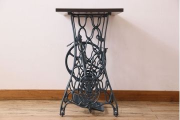 レトロ家具　アンティーク　ネイビーペイントレッグ　レトロなシンガー社製ミシンテーブル(シンガーミシン、ミシン台)(2)