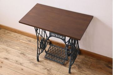 レトロ家具　アンティーク　ネイビーペイントレッグ　レトロなシンガー社製ミシンテーブル(シンガーミシン、ミシン台)(2)