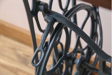 レトロ家具　アンティーク　ネイビーペイントレッグ　レトロなシンガー社製ミシンテーブル(シンガーミシン、ミシン台)(2)