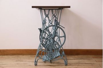 レトロ家具　アンティーク　ライトブルーペイントレッグ　レトロなシンガー社製ミシンテーブル(シンガーミシン、ミシン台)