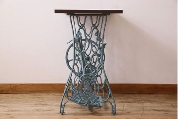 レトロ家具　アンティーク　ライトブルーペイントレッグ　レトロなシンガー社製ミシンテーブル(シンガーミシン、ミシン台)