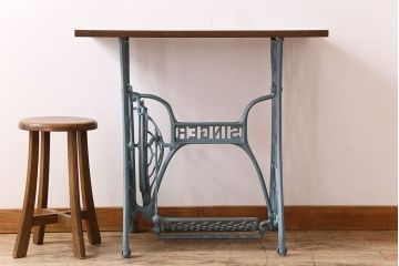 レトロ家具　アンティーク　ライトブルーペイントレッグ　レトロなシンガー社製ミシンテーブル(シンガーミシン、ミシン台)