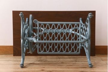 レトロ家具　アンティーク　ライトブルーペイントレッグ　レトロなシンガー社製ミシンテーブル(シンガーミシン、ミシン台)