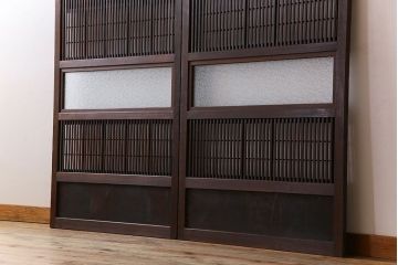 アンティーク　裏障子付き　モダンなデザイン!ダイヤガラス帯の格子戸2枚セット