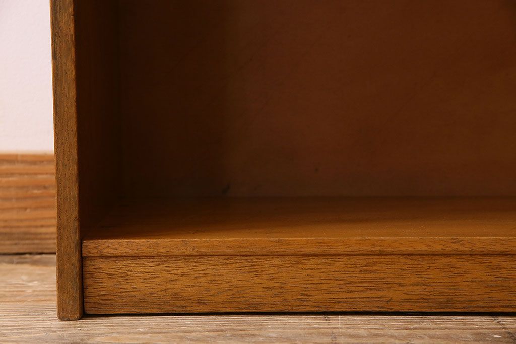 レトロ家具　昭和レトロ　背の高いシンプルなアンティーク本棚(飾り棚・シェルフ)