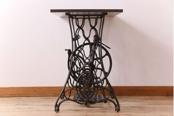 アンティーク家具　シンガー社製鉄脚のアンティークミシンテーブル(シンガーミシン、ミシン台)