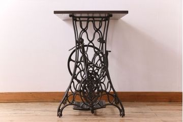 アンティーク家具　シンガー社製鉄脚のアンティークミシンテーブル(シンガーミシン、ミシン台)